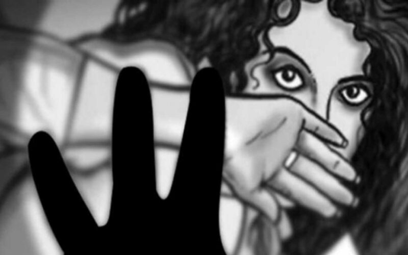 Pakistan Gang Rape: अमेरिकी व्लागर से पाकिस्तान में हुआ गेंगरेप, ब्लैकमेल करने के लिए बनायी अश्लील फिल्म