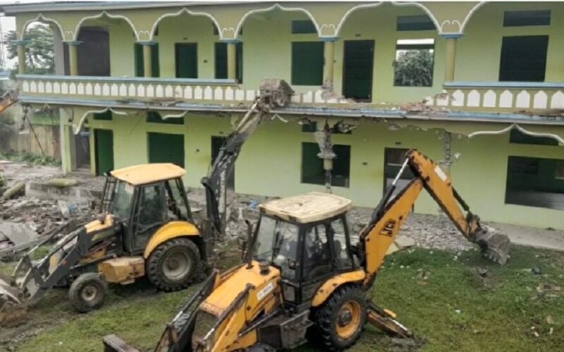 Assam: मदरसे में चलती थी आतंक की पाठशाला, असम सरकार का चला बुलडोजर