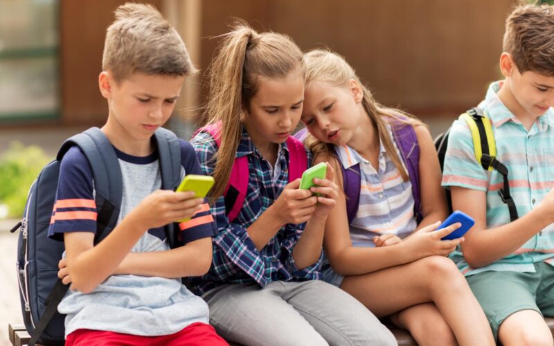 smart phone & Childrens