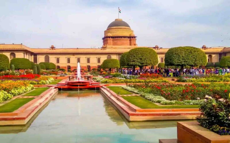 राष्ट्रपति भवन: मोदी सरकार का बड़ा फैसला ‘मुगल गार्डन’ का नाम बदलकर हुआ ‘अमृत उद्यान’
