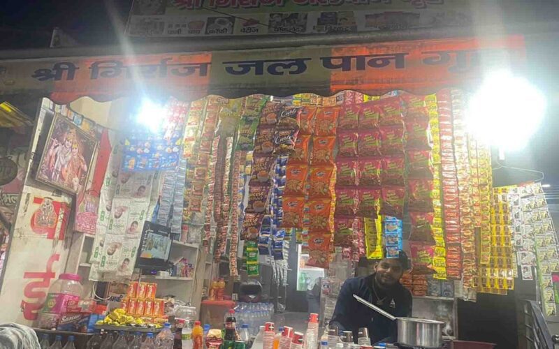 Mathura News: मथुरा, गोवर्धन में नहीं चलती भारतीय करेंसी, दुकानदारों के व्यवहार से ग्राहक परेशान