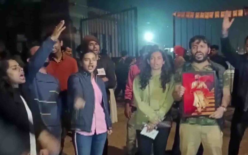 JNU Clash: छत्रपति शिवाजी महाराज की जयंती पर JNU में घमासान, ABVP ने लगाए वामपंथियों पर गंभीर आरोप