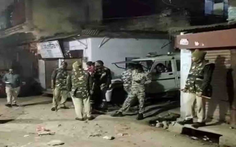 MP News: मुरैना के इस्लामपुरा में दो समुदायों के बीच झड़प, खूब चली गोलियां और पत्थर भारी पुलिसबल तैनात