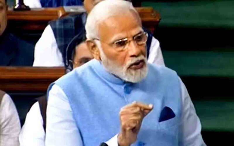 Modi in Parliament: पीएम मोदी ने कांग्रेस पर बोला जोरदार हमला, कहा-“2004 से 2014 तक घोटाला का दशक”