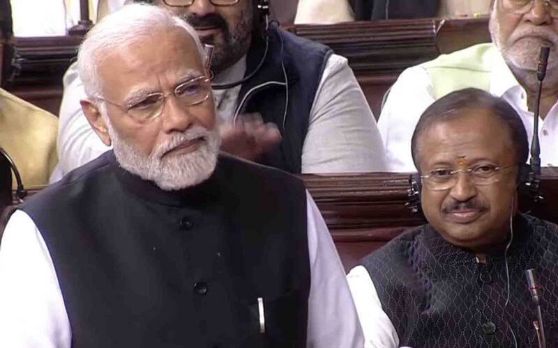 PM Modi In Rajya Sabha: भारी हंगामे के बीच पीएम मोदी का भाषण, बोले- “कीचड़ उसके पास था, मेरे पास गुलाल”
