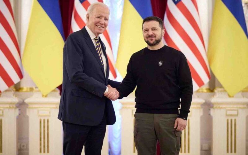 Russia-Ukraine War: कीव में वलोडिमिर जलेंस्की और अमेरिकी राष्ट्रपति जो बाइडेन की मुलाकात, 500 मिलियन डॉलर की सहायता देने का ऐलान