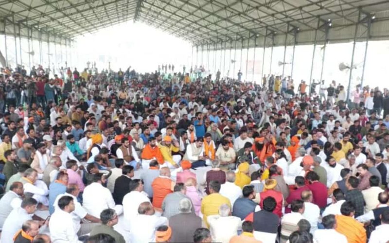 Haryana: मोनू मानेसर के समर्थन में जुटे हजारों लोगों ने लगाए राजस्थान पुलिस मुर्दाबाद के नारे, केन्द्र सरकार से की CBI जांच की मांग