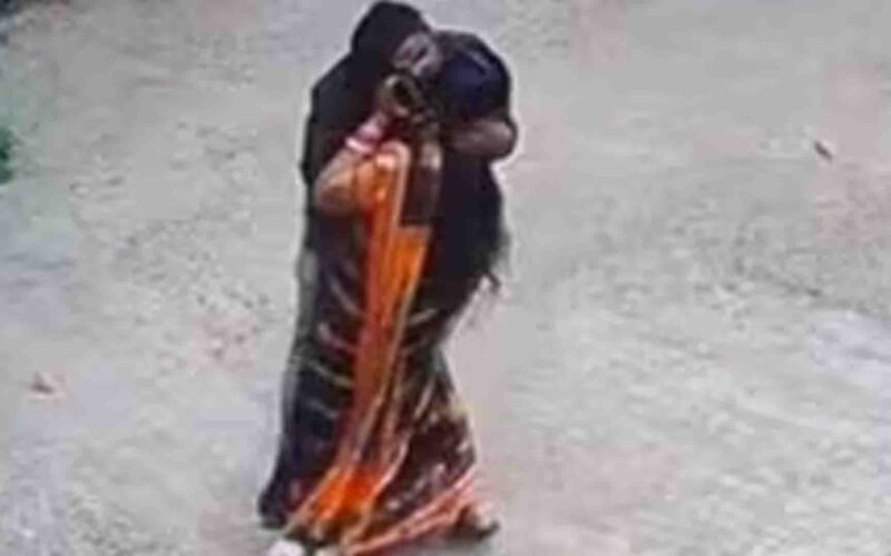 Bihar: बिहार सरकार हुई पानी-पानी, जुमई के सदर अस्पताल की महिला कर्मचारी को जबरन किस कर निकल भागा मनचला