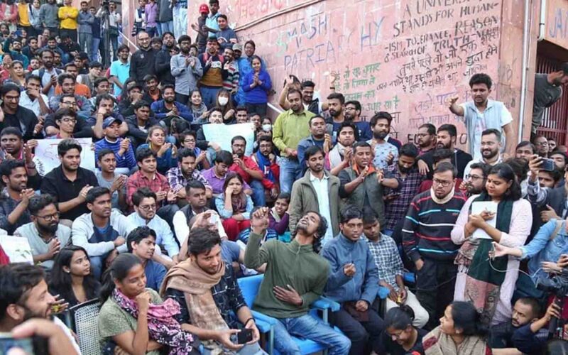 JNU New Rules: विश्वविद्यालय में प्रशासन ने किए नए रूल लागू , परिसर में हिंसा और धरना करना पड़ेगा छात्रों को महंगा
