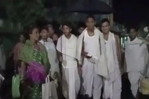 Odisha: ड्राइवरों की हड़ताल ने दूल्हे को चलाया 28 किमी पैदल तब मिल पाई दुल्हन