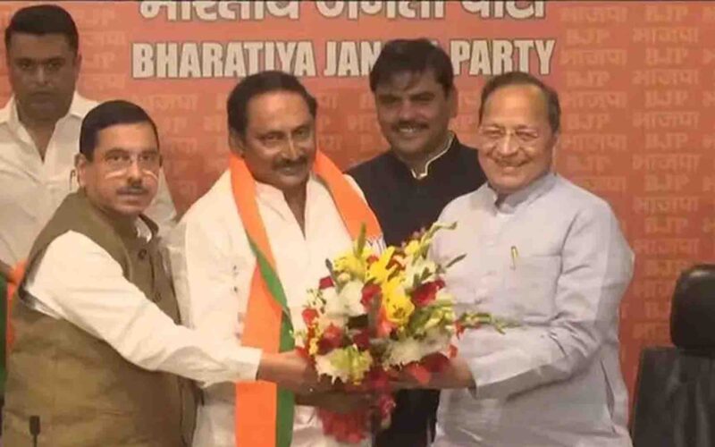 Kiran Kumar Reddy: केंद्रीय मंत्री प्रह्लाद जोशी की उपस्थिति में भाजपा में शामिल हुए आंध्र प्रदेश के पूर्व सीएम