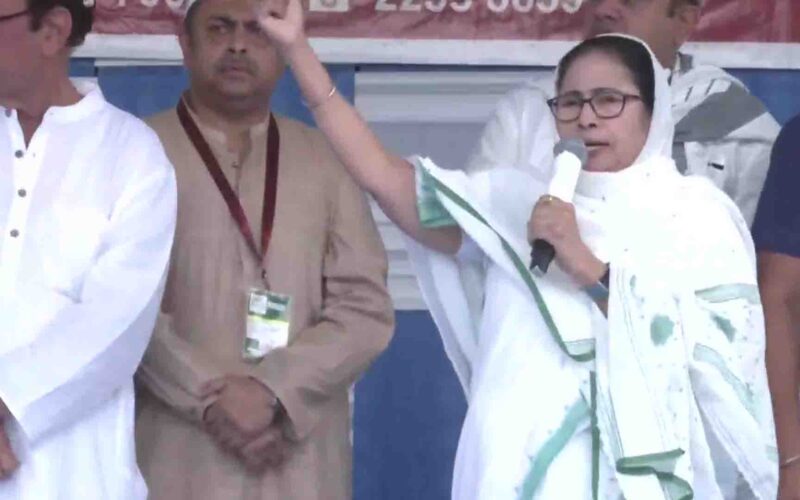 Mamta Banerjee:’हम देश में बंटवारा नहीं चाहते’, ममता बनर्जी बोलीं- ईद पर वादा करती हूं, जान दे दूंगी लेकिन NRC…