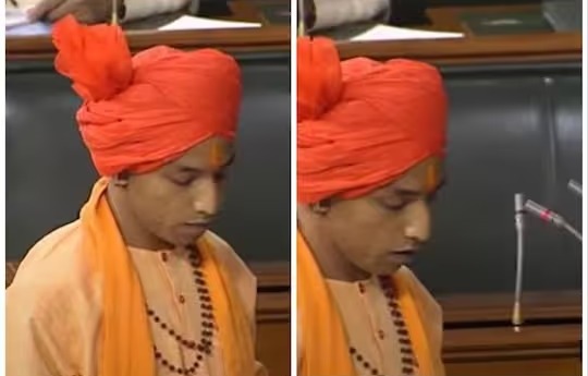 1998 में संसद में शपथ लेने के दौरान योगी