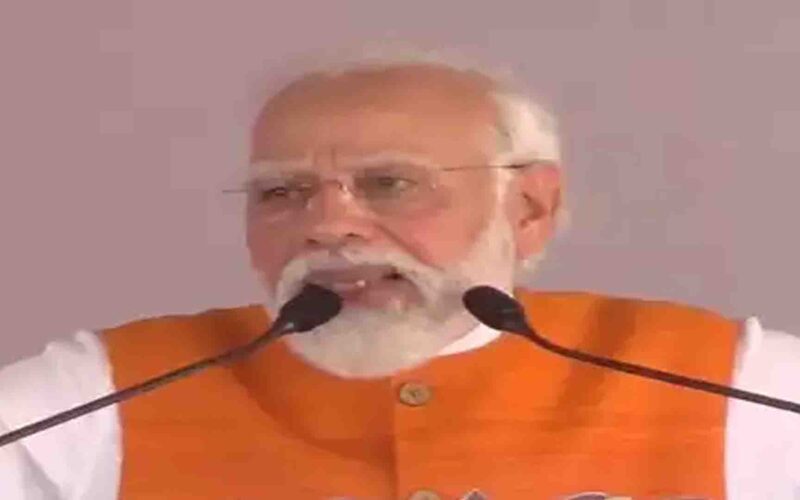 PM Modi: पीएम मोदी ने कांग्रेस पर साधा निशाना, कहा-“कांग्रेस को हो गई है अब बजरंग बली से भी नफरत”