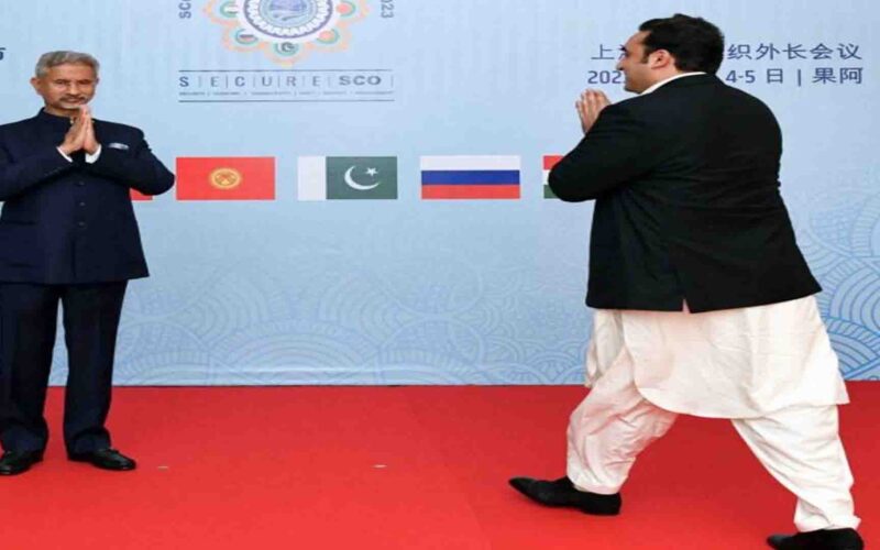 SCO Meeting: पाकिस्तान के विदेश मंत्री से जयशंकर ने नहीं मिलाया हाथ, कहा-“आतंक और बातचीत नहीं चल सकती एकसाथ”