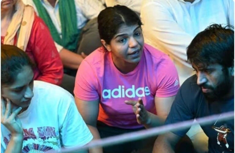Jantar-Mantar: खिलाड़ियों के साथ व्यवहार शर्मनाक, बेटी बचाओ का नारा सिर्फ ढ़ोंग-राहुल गांधी
