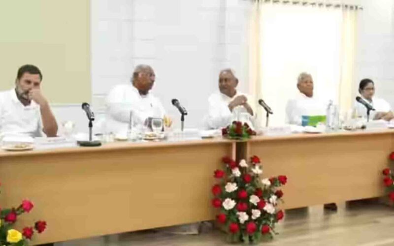 Oppostion Meeting In Patna: आगामी लोकसभा चुनाव के मद्देंनजर विपक्षी दलों का महासम्मेलन, नीतीश कुमार बन सकते है संयोजक