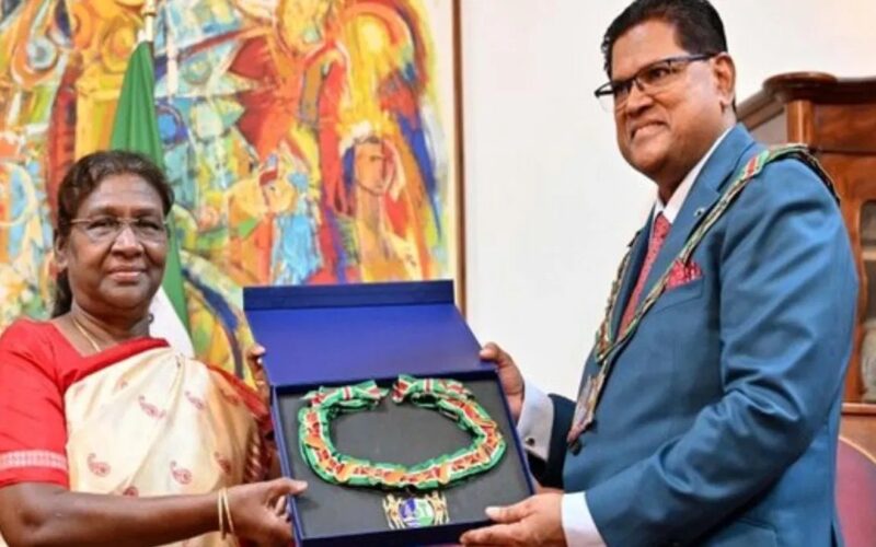 Droupadi Murmu: राष्ट्रपति द्रोपदी मुर्मू ने सूरीनाम गणराज्य का किया दौरा, मिले सम्मान को भारतीय सूरीनाम समुदाय को किया समर्पित