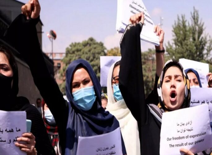 Taliban: अफगानिस्तान में जारी हुए फरमान पर महिलाओं ने क्यों किया विरोध, पढ़िए पूरी रिपोर्ट