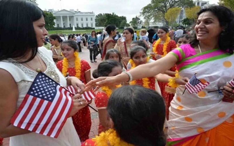 USA: अमेरिकियों ने बढ़ते हिंदूफोबिया और जाति विधेयक के खिलाफ सुरक्षा का आह्वान, हिंदू समुदाय के समर्थन में उतरे कई सांसद
