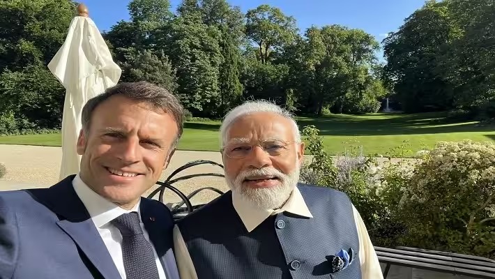 PM Modi France: पीएम मोदी के साथ मैक्रों ने शेयर की सेल्फी कहा- “भारत-फ्रांस की दोस्ती अमर रहे”