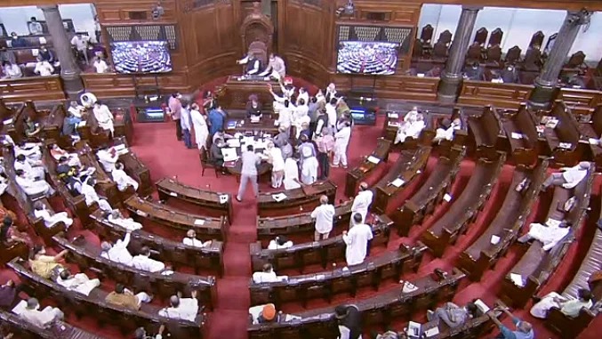 Parliament Monsoon Session: संसद में हंगामा, विपक्ष काला कपड़ा पहनकर पहुंचेंगे संसद, लोकसभा 2:00 बजे के लिए स्थगित