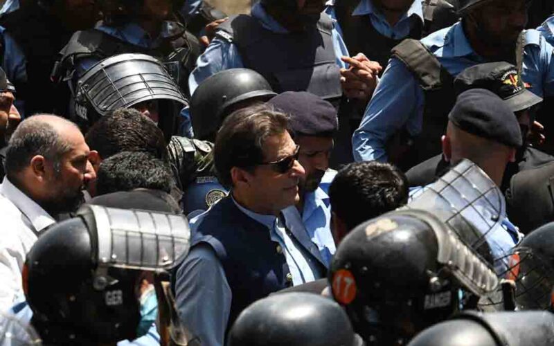 Imran Khan Arrest: तोशाखाना मामले में पूर्व प्रधानमंत्री इमरान गिरफ्तार तीन साल की सजा, 1 लाखा रू जर्माना