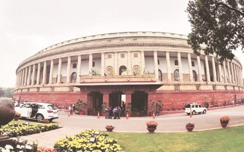New Parliament: नेहरू से वाजपेयी तक और पत्रकारों से कर्मचारियों तक, पुरानी संसद में कार्यवाही का अंतिम दिन पीएम मोदी ने किया याद