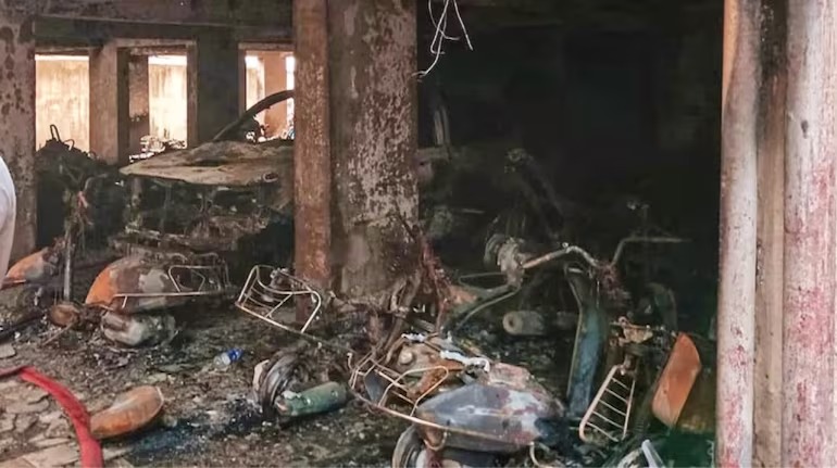 Mumbai News: मुंबई के गोरेगांव में आग लगने से 7 की मौत 51 घायल, सीएम एकनाथ शिंदे ने घायलों के परिवार को 5 लाख देने की घोषणा