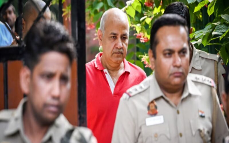 Manish Sisodia: शराब घोटाले के आरोपी मनीष सिसोदिया कोर्ट में पेश, जज ने दिया ये बड़ा आदेश