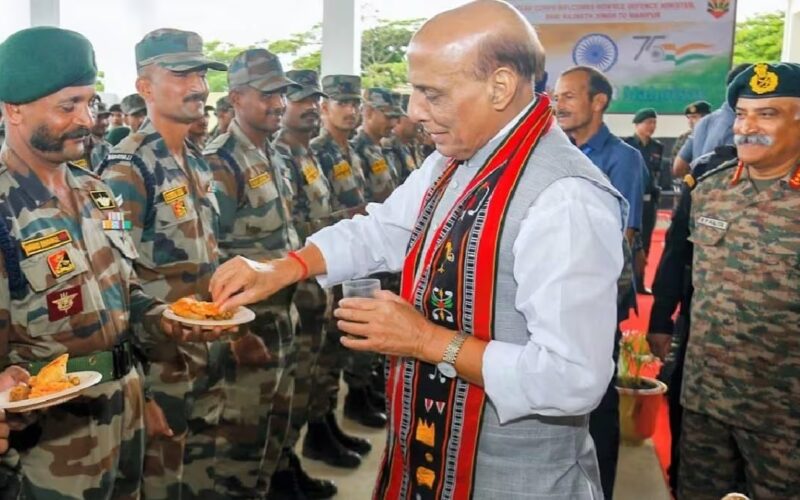 Rajnath Singh: रक्षामंत्री तवांग में सेना के जवानों के साथ शस्त्र पूजन कर मनाएंगे दशहरा का त्योहार, पढ़िए पूरी रिपोर्ट