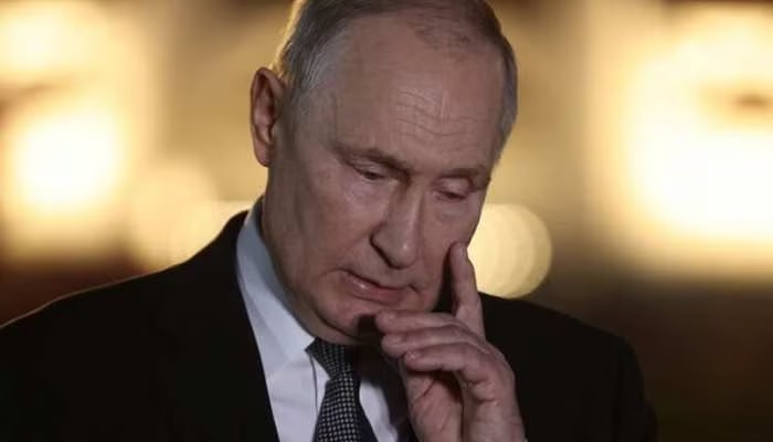 Vladimir Putin: रूस के राष्ट्रपति को पड़ा दिल का दौरा, अपने कमरे के फर्श पर गिरे मिले
