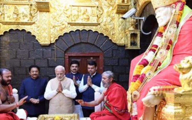PM Modi: महाराष्ट्र और गोवा दौरे पर प्रधानमंत्री मोदी, शिरडी मंदिर में की पूजा-अर्चना; नए दर्शन कतार परिसर का किया उद्घाटन