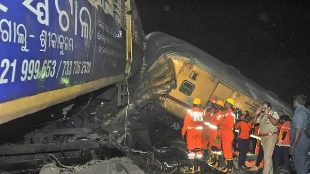 Andhra Pradesh Train Incident: आंध्र प्रदेश में हुआ ट्रेन हादसा, अबतक 13 लोगों की मौत; रात भर चला रेस्क्यू ऑपरेशन