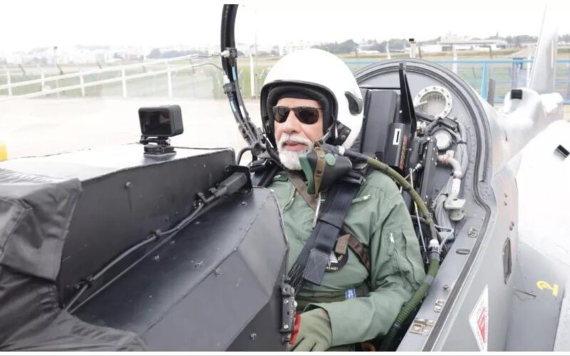Pm Modi: मोदी ने स्वदेशी तेजस लड़ाकू विमान में भरी उड़ान, पीएम मोदी ने तस्वीर साझा कर दी जानकारी