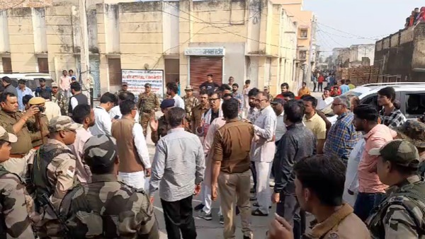 Rajasthan Election: सीकर के फतेहपुर में फर्जी मतदान को लेकर हुआ दो पक्षों में पथराव, चुरू,भरतपुर में भी हुआ झगड़ा