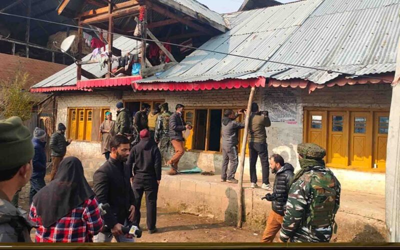 Jammu Kashmir: आतंकवादी सहयोगी इरफान अहमद भट्ट की 14 मरला भूमि बांदीपोरा पुलिस ने की कुर्क पढ़िए पूरी रिपोर्ट