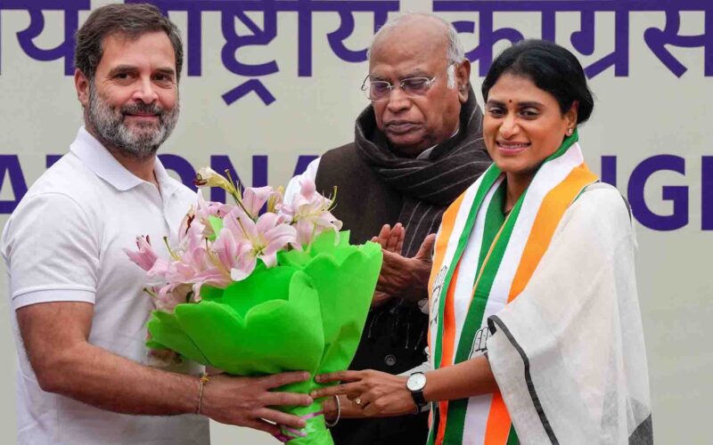 YS Sharmila Joins Congress: सीएम जगन मोहन रेड्डी की बहन वाईएस शर्मिला ने थामा कांग्रेस का दामन,पार्टी का भी किया विलय