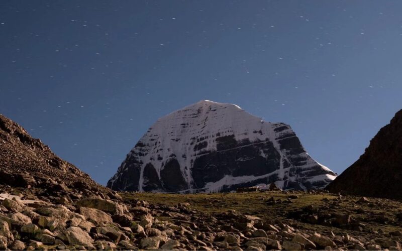 Kailash mountain: कैलाश पर्वत पर चढ़ने में क्यों थम जाते पैर, कैसे सिहर जाते हैं लोग? जाने पूरा रहस्य