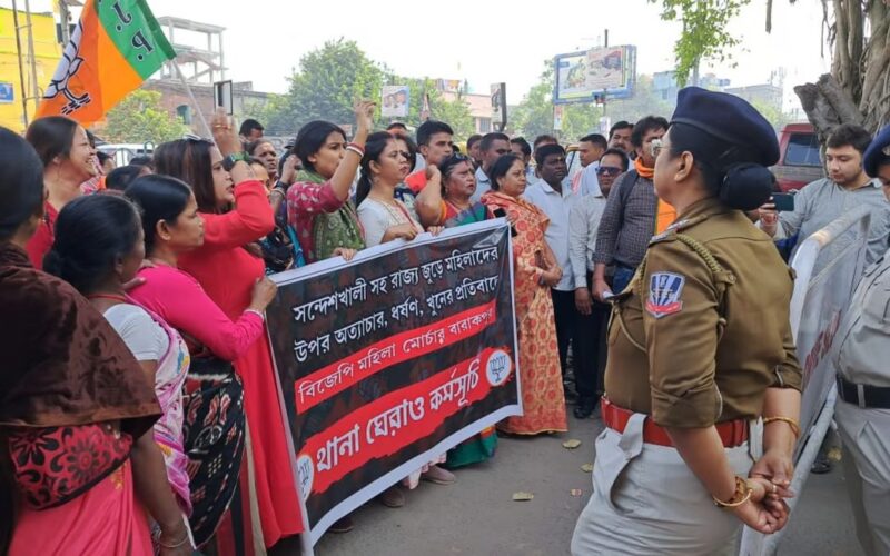 Sandeshkhali Violence: संदेशखाली घटना को लेकर बीजेपी का विरोध प्रदर्शन, कार्यकर्ताओं और पुलिस के बीच हुई झड़प