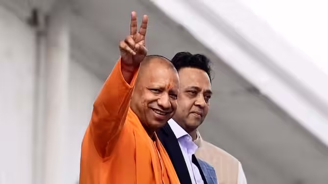 Uttar Pradesh: विधान परिषद चुनाव के लिए इन नेताओं ने किया नामांकन दाखिल, सीएम योगी के साथ मौजूद रहे ये मंत्री