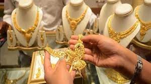 Gold-Silver Price: होली आते ही सोना-चांदी पर भी चढ़ने लगा रंग, खरीदार हुए बेरंग